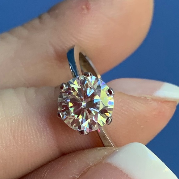 Brilliant white 2 cttw moissanite solitaire ring - Picture 7 of 16